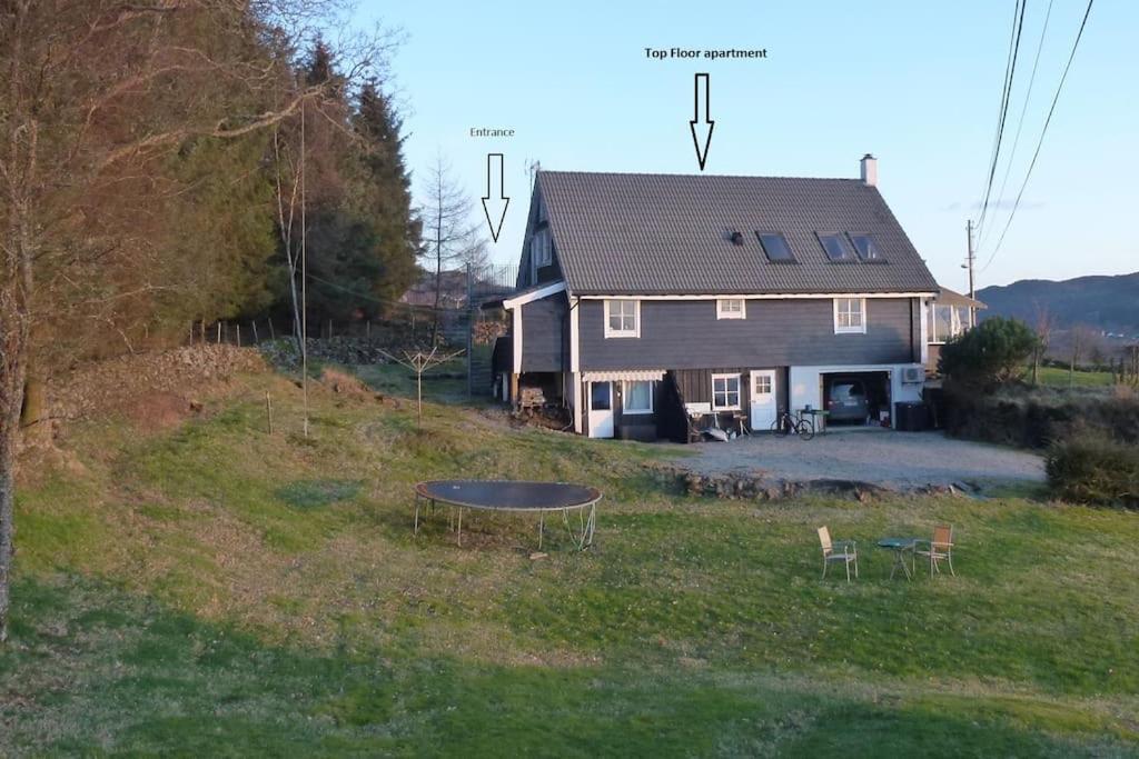 Topfloor Separate Entranc View Stord