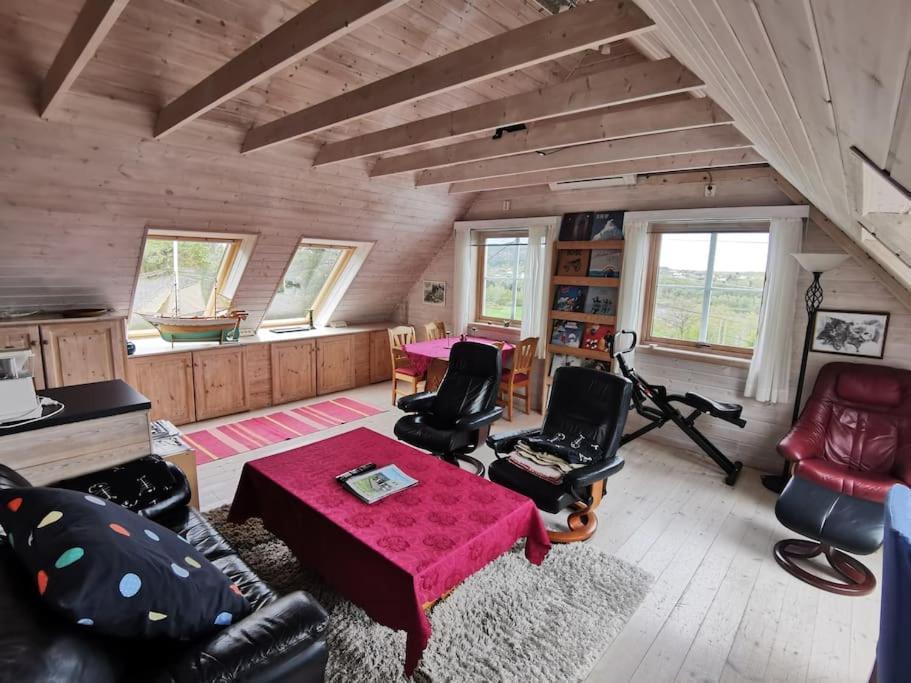 Topfloor Separate Entranc View Stord *